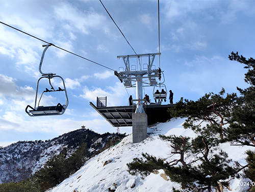 <b>山东龙口滑雪场吊椅索道</b>
